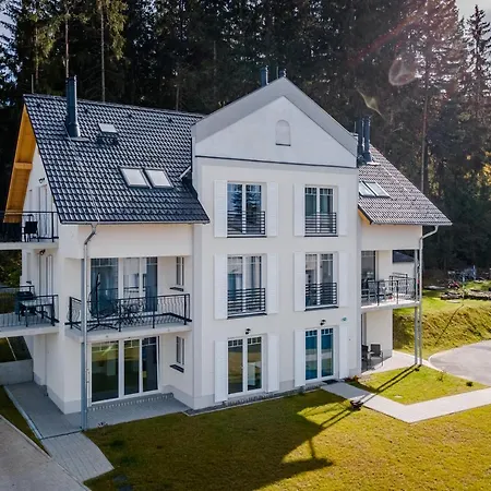 Lipno View Deluxe - Lakeside Village Apartment *
